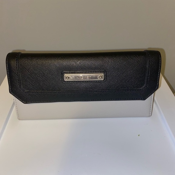 Light grey and black Nine West wallet - Picture 1 of 6